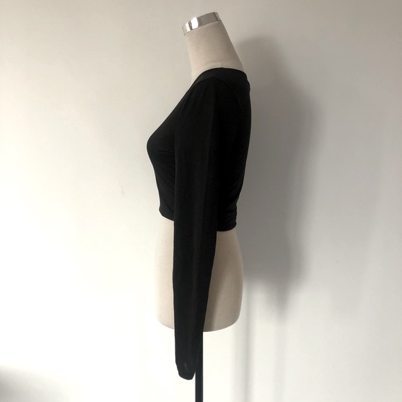 3/$30✨ Long Sleeve Crop Top - Picture 5 of 6